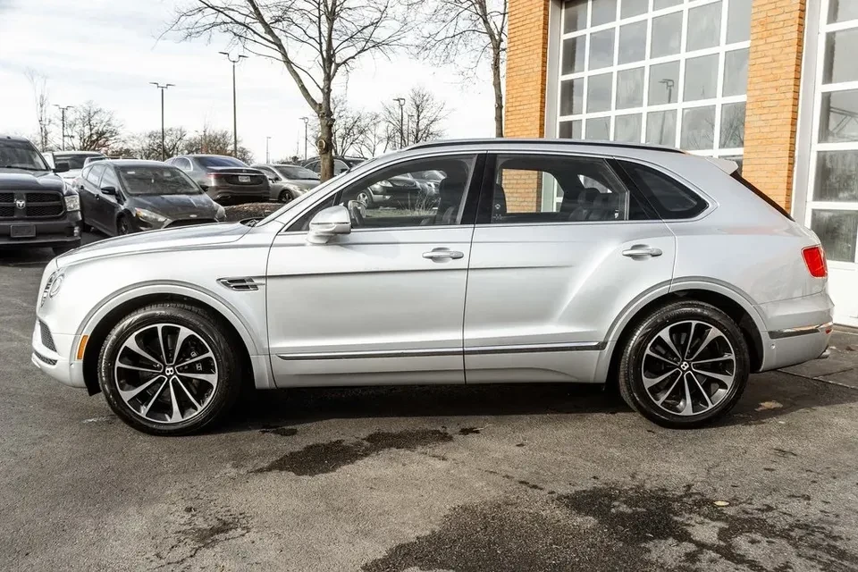 2019 Bentley Bentayga - Image 17 of 17