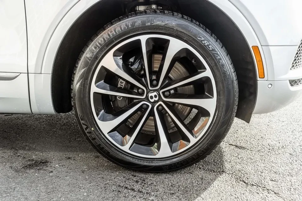 2019 Bentley Bentayga - Image 3 of 17