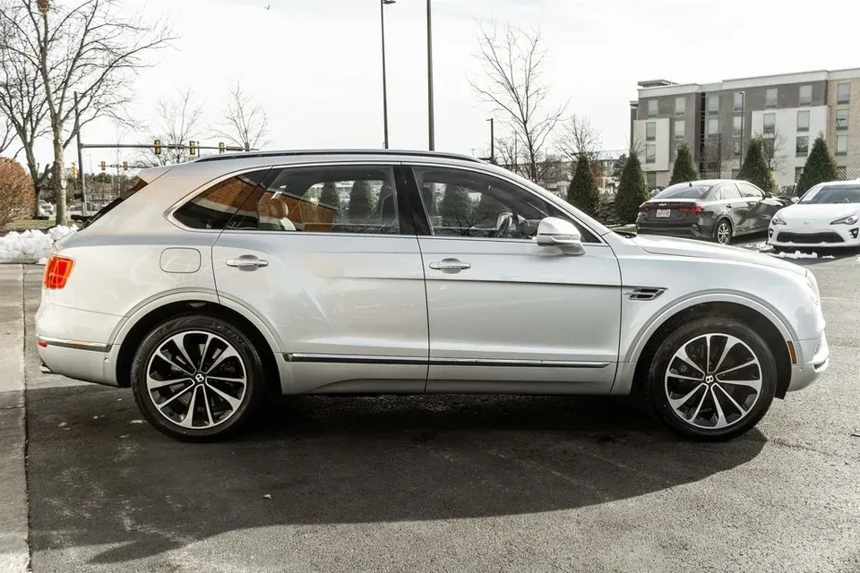 2019 Bentley Bentayga - Image 2 of 17
