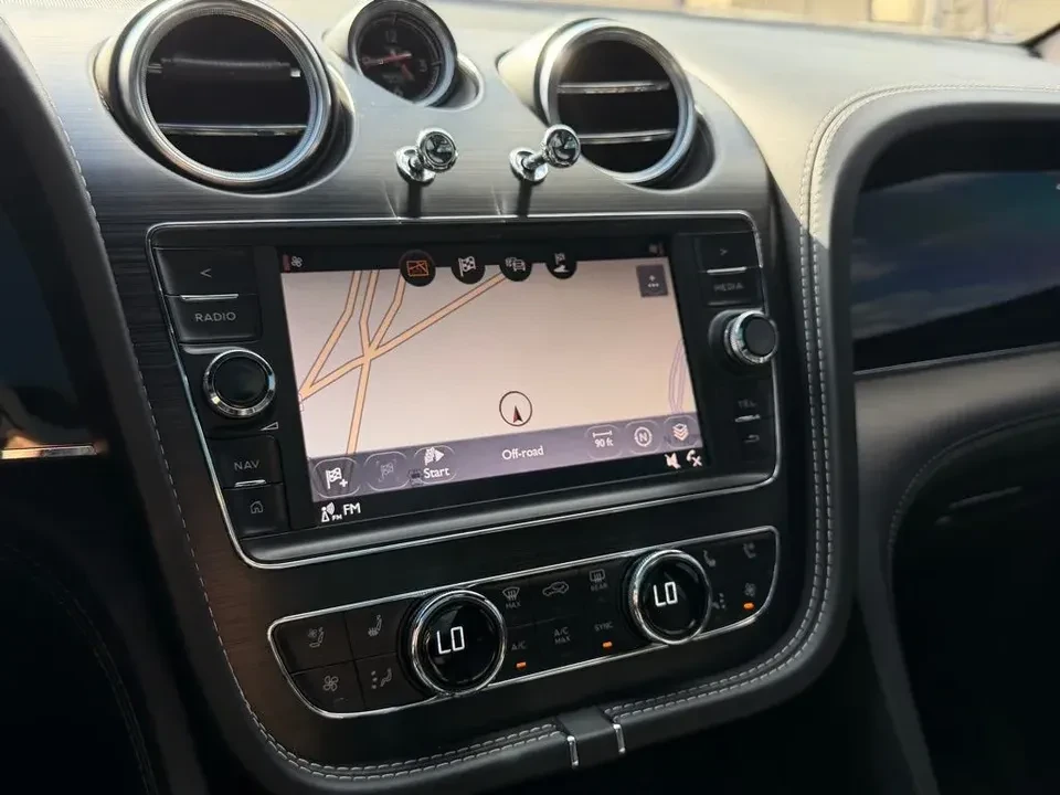 2019 Bentley Bentayga - Image 11 of 17
