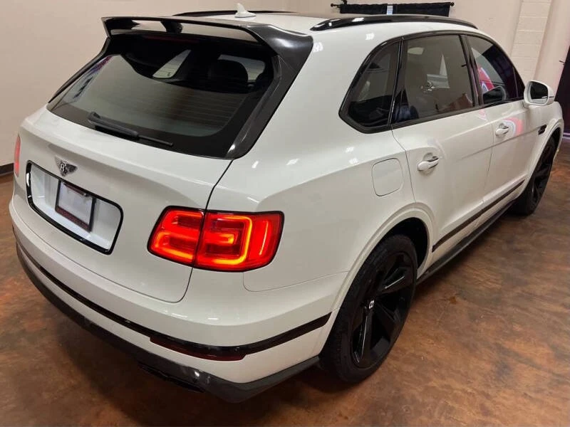 2019 Bentley Bentayga - Image 16 of 17