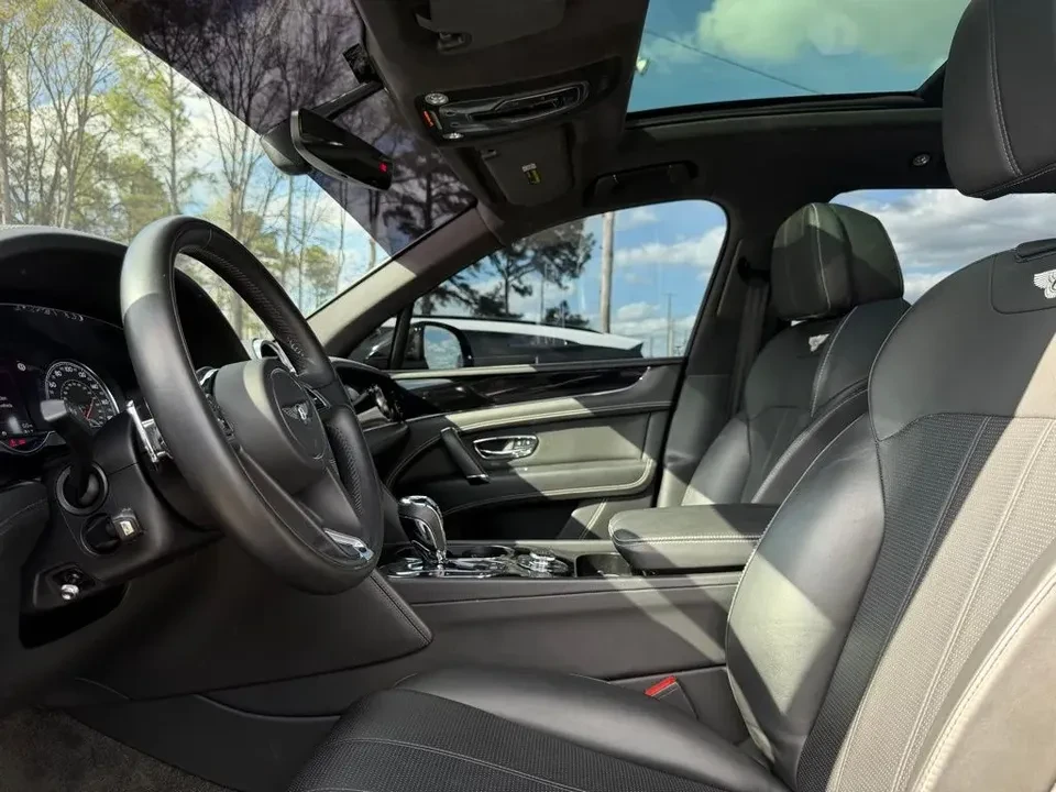 2019 Bentley Bentayga - Image 8 of 17