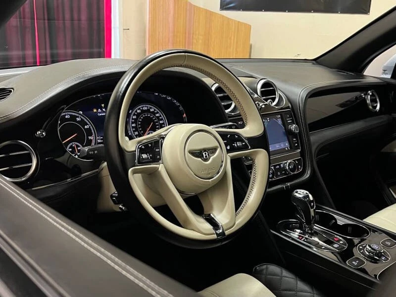 2019 Bentley Bentayga - Image 10 of 20