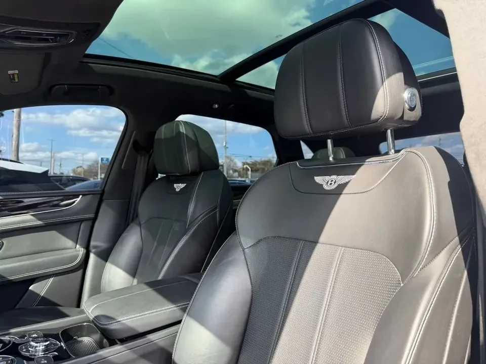2019 Bentley Bentayga - Image 9 of 17