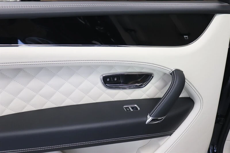 2019 Bentley Bentayga - Image 18 of 20