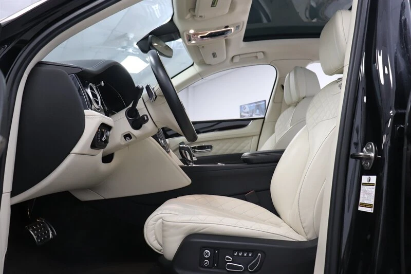 2019 Bentley Bentayga - Image 17 of 20