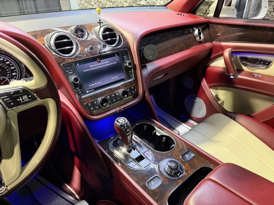 2019 Bentley Bentayga - Image 18 of 20
