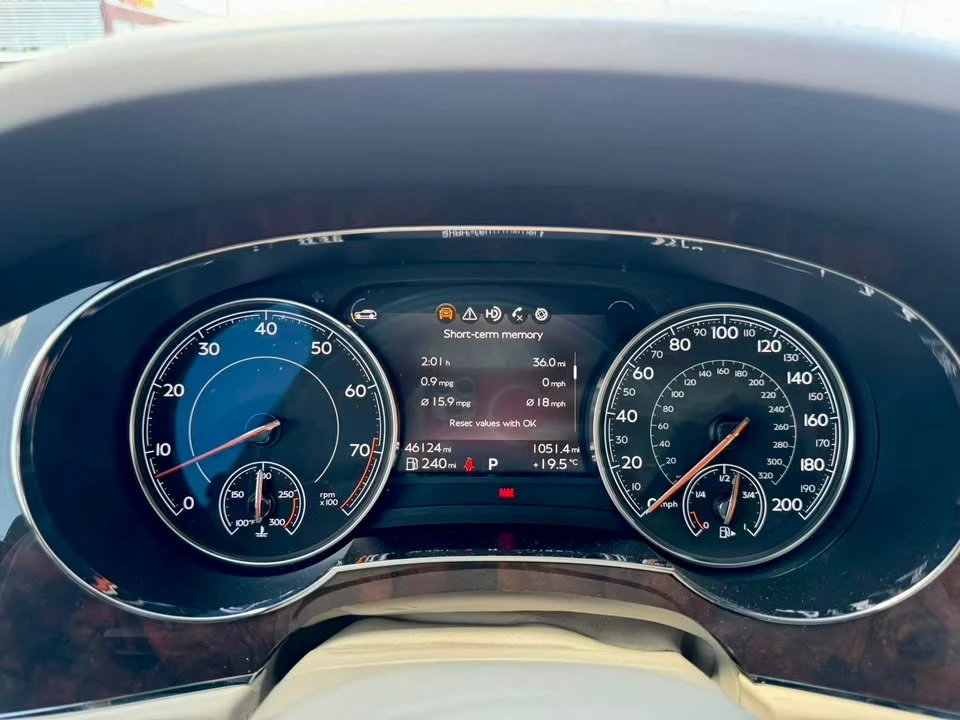 2019 Bentley Bentayga - Image 11 of 19