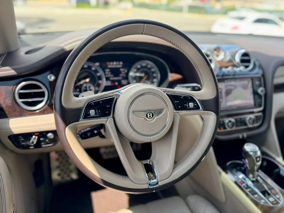 2019 Bentley Bentayga - Image 12 of 19