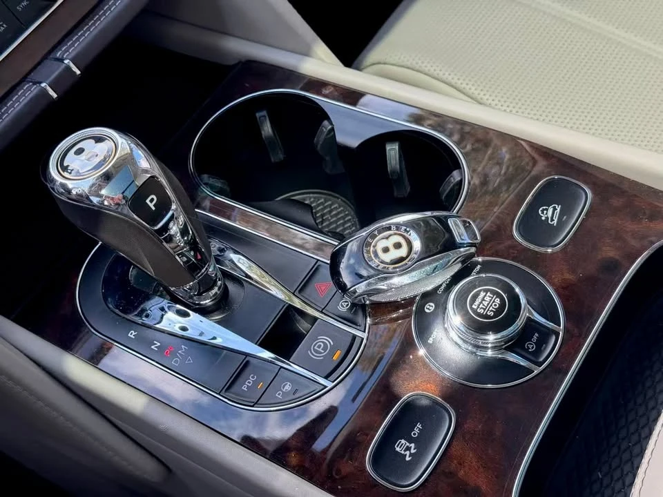 2019 Bentley Bentayga - Image 16 of 19