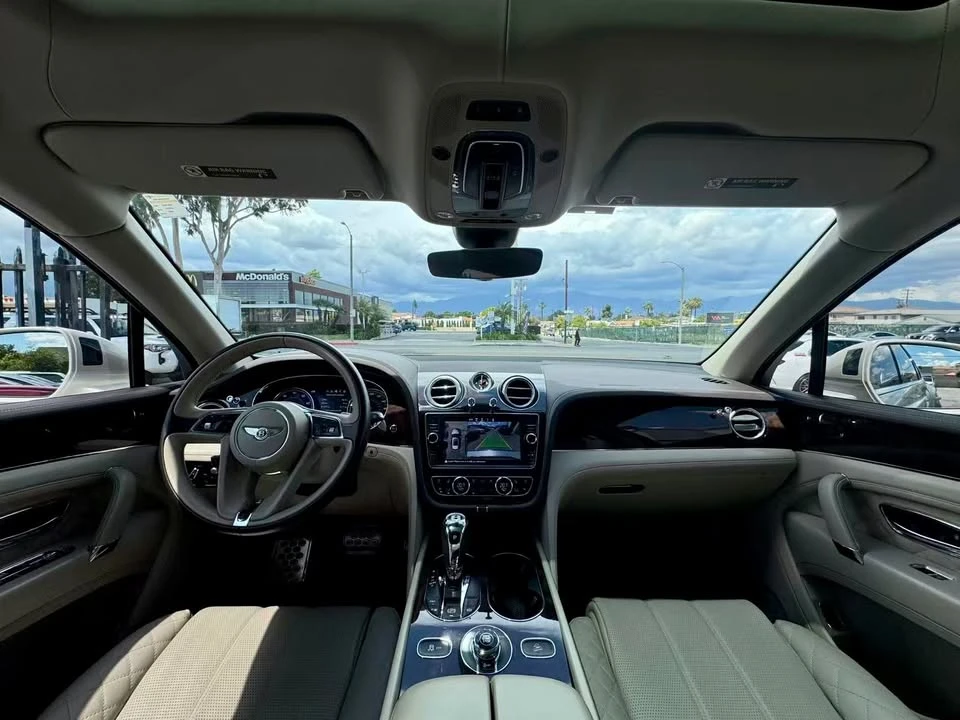 2019 Bentley Bentayga - Image 12 of 19