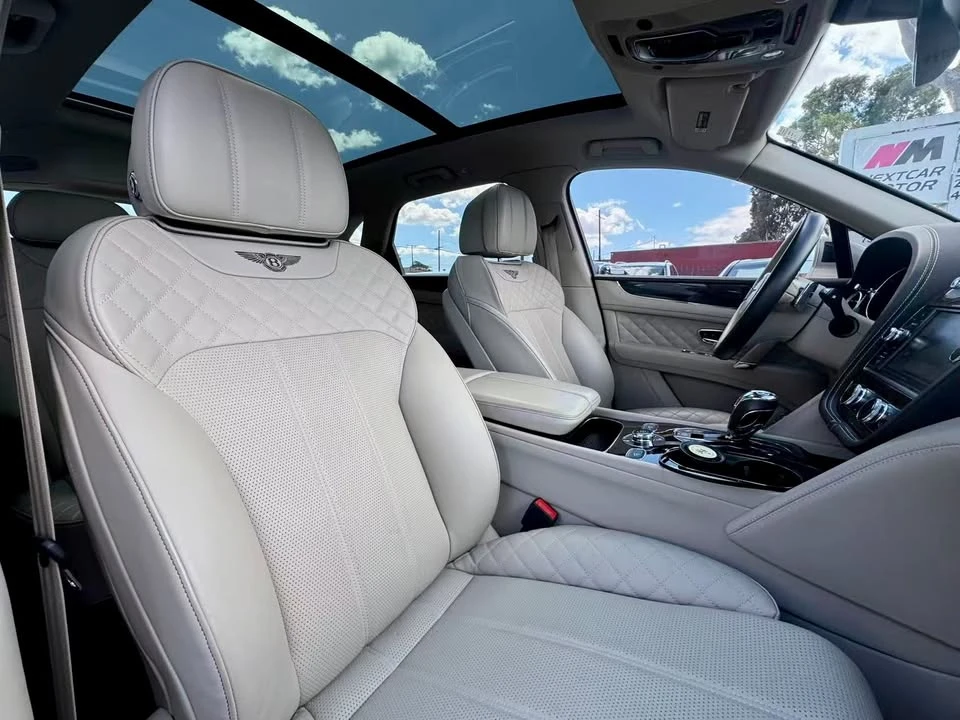 2019 Bentley Bentayga - Image 8 of 19