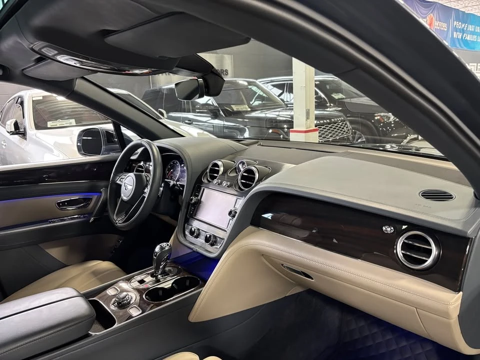 2019 Bentley Bentayga - Image 13 of 18