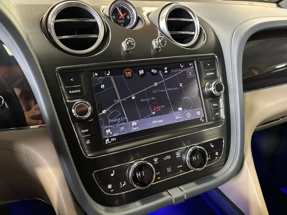2019 Bentley Bentayga - Image 16 of 18