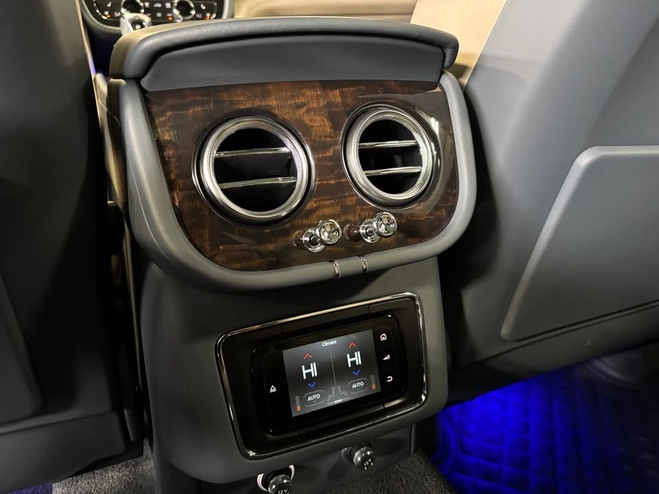 2019 Bentley Bentayga - Image 10 of 18
