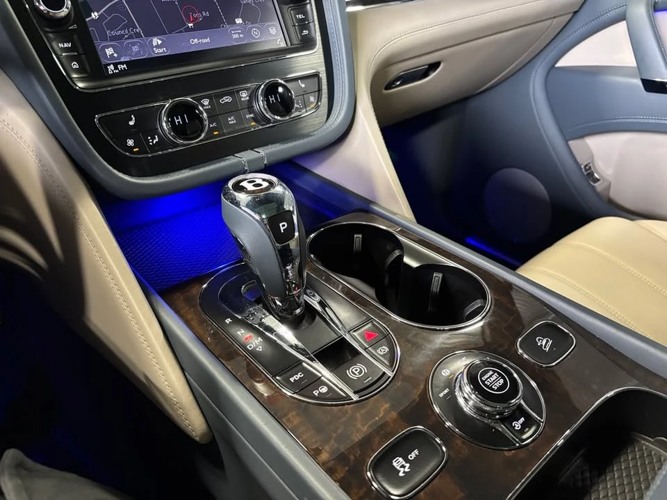 2019 Bentley Bentayga - Image 15 of 18