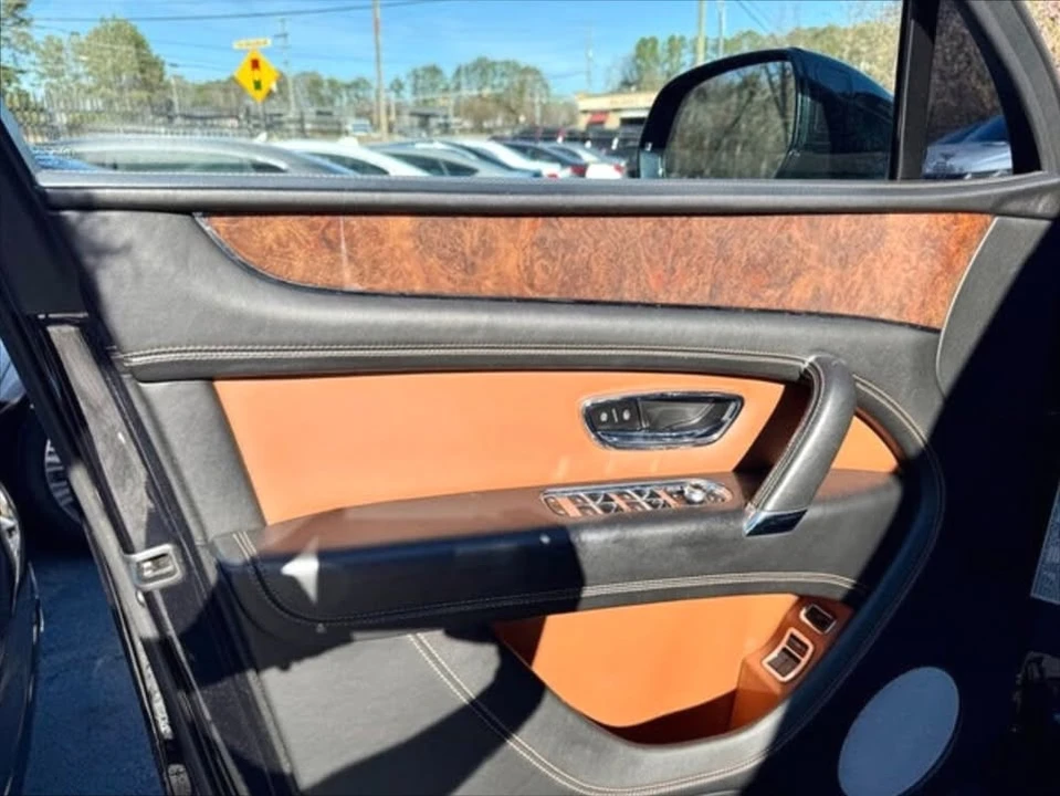 2019 Bentley Bentayga - Image 10 of 16