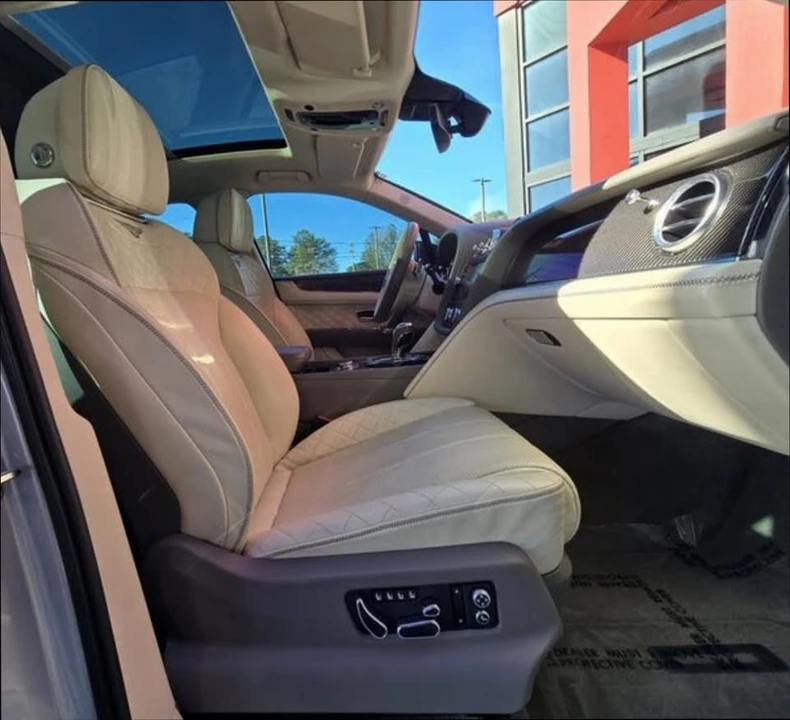 2019 Bentley Bentayga - Image 14 of 15
