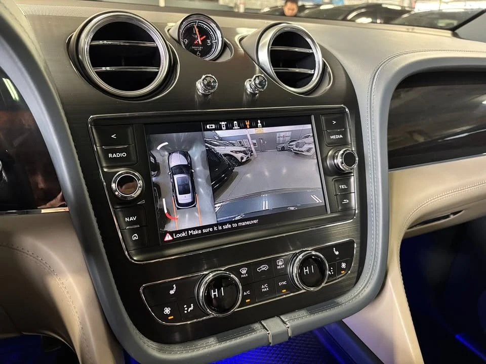 2019 Bentley Bentayga - Image 13 of 18