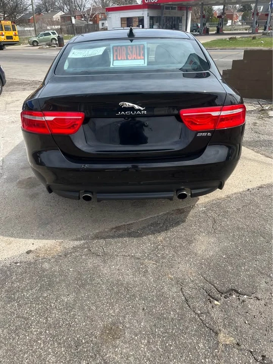 2019 Jaguar XE - Image 4 of 4
