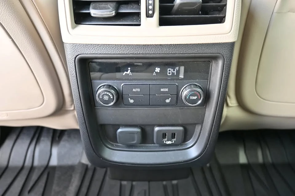 2019 Buick Envision - Image 6 of 10