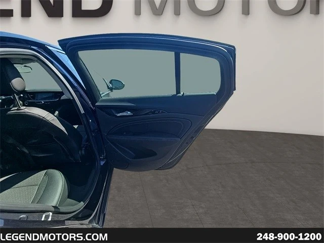 2019 Buick Regal - Image 17 of 21