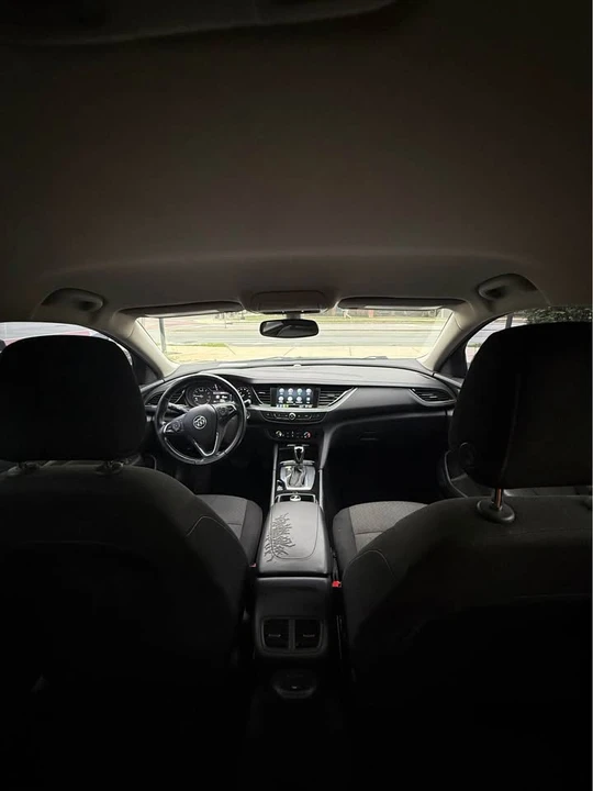 2019 Buick Regal - Image 14 of 18