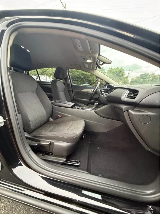 2019 Buick Regal - Image 11 of 18