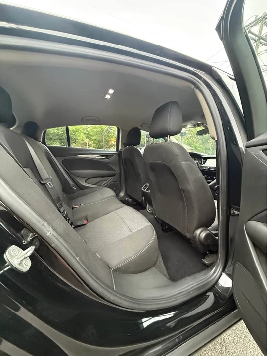 2019 Buick Regal - Image 13 of 18