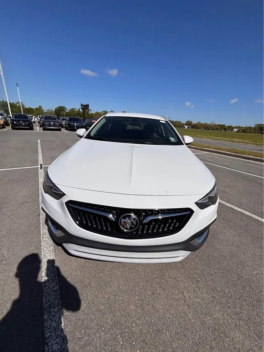 2019 Buick Regal - Image 2 of 11