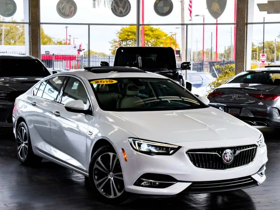2019 Buick Regal - Image 2 of 12