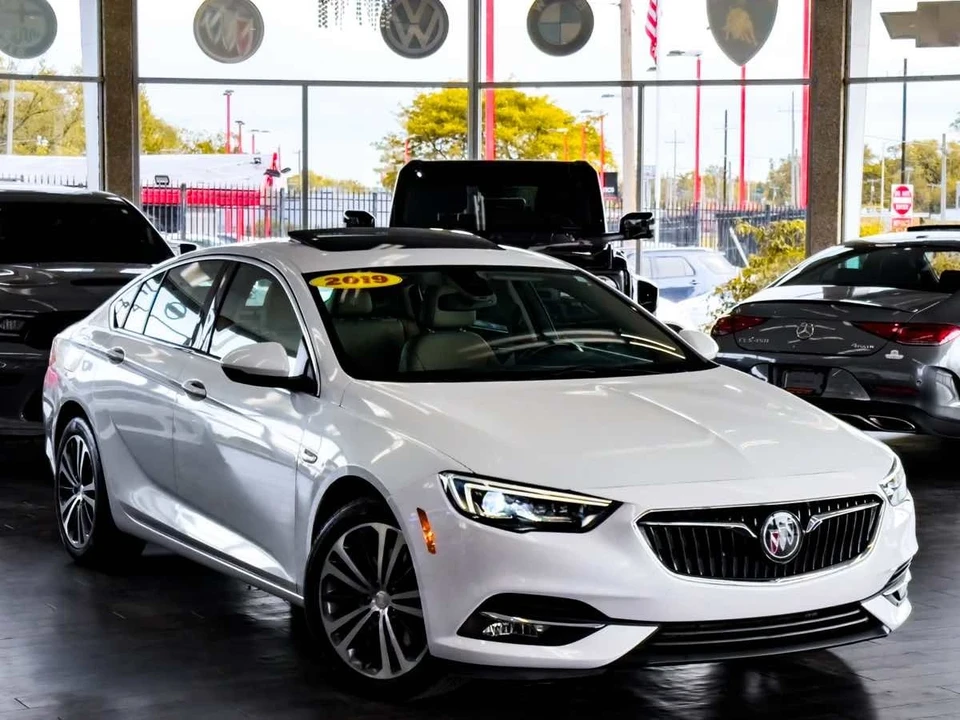 2019 Buick Regal - Image 2 of 12