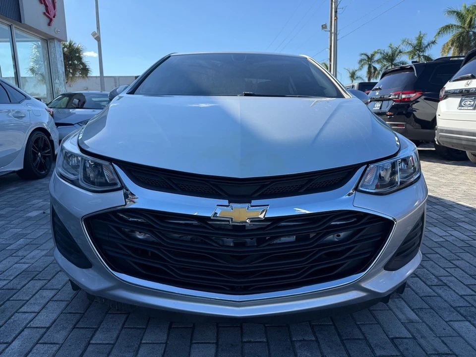 2019 Chevrolet Cruze - Image 2 of 21