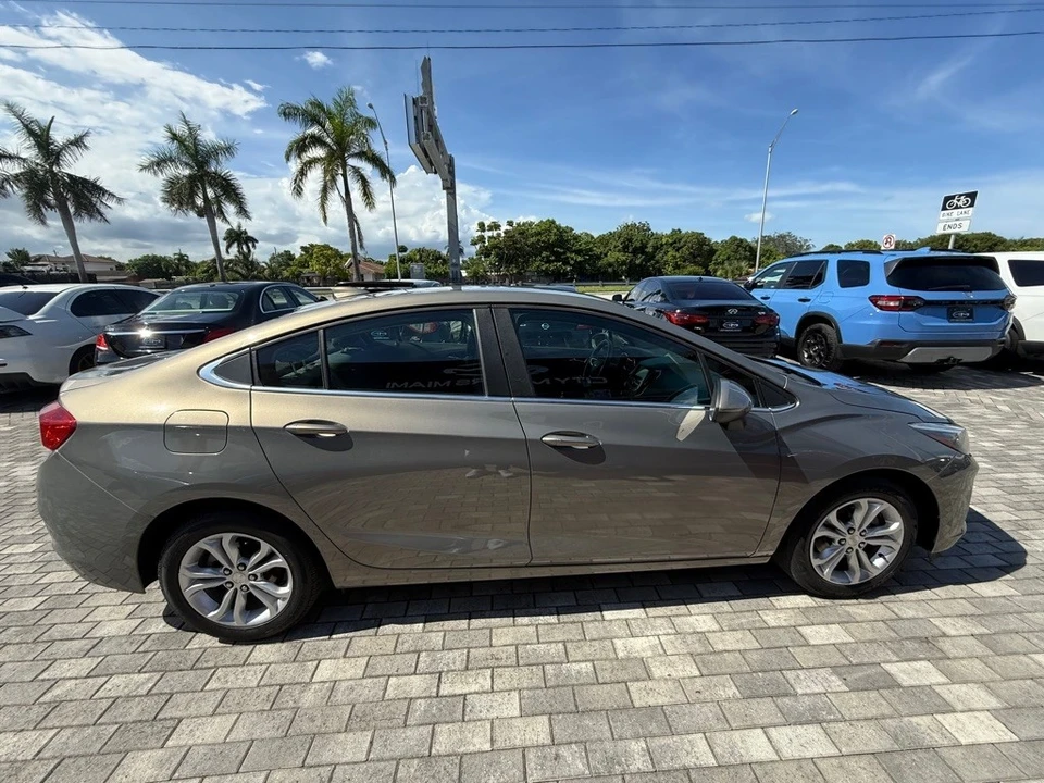 2019 Chevrolet Cruze - Image 11 of 21