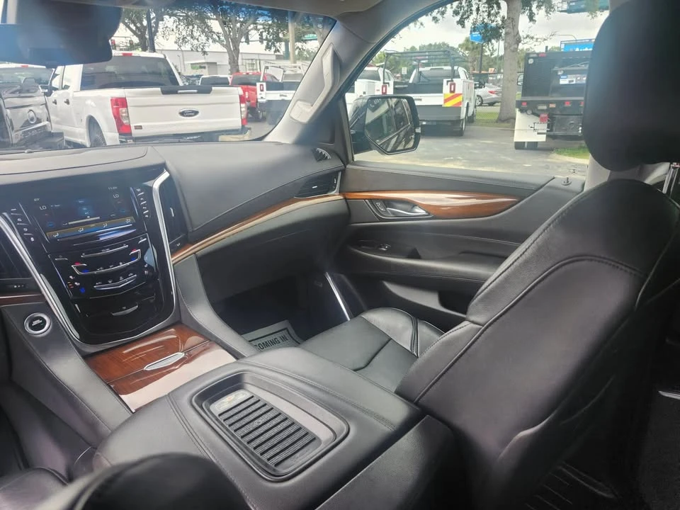 2019 Cadillac Escalade 4th Gen - Image 17 of 18