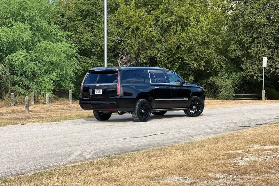 2019 Cadillac Escalade 4th Gen - Image 2 of 13