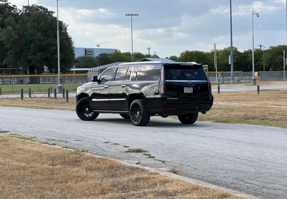 2019 Cadillac Escalade 4th Gen - Image 3 of 13