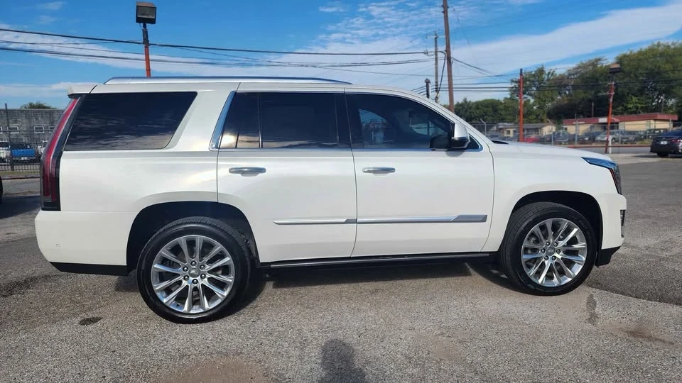 2019 Cadillac Escalade 4th Gen - Image 2 of 9