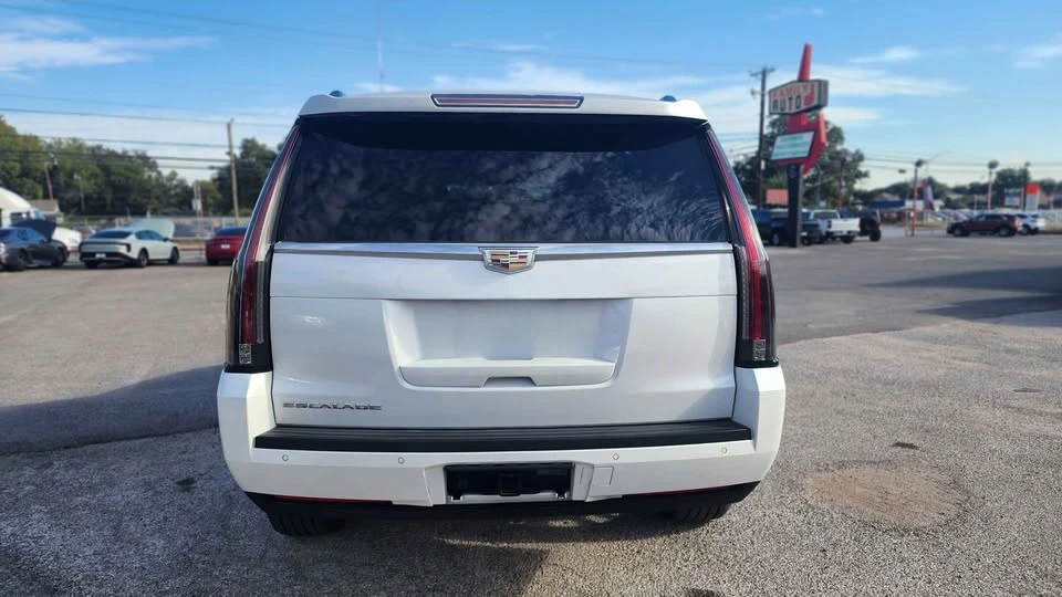 2019 Cadillac Escalade 4th Gen - Image 3 of 9