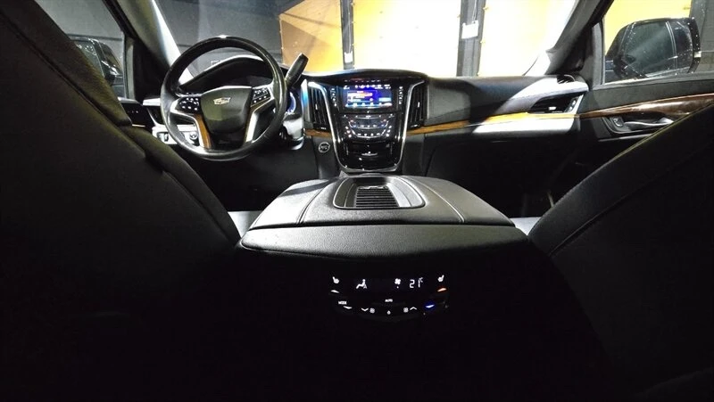 2019 Cadillac Escalade 4th Gen - Image 9 of 10