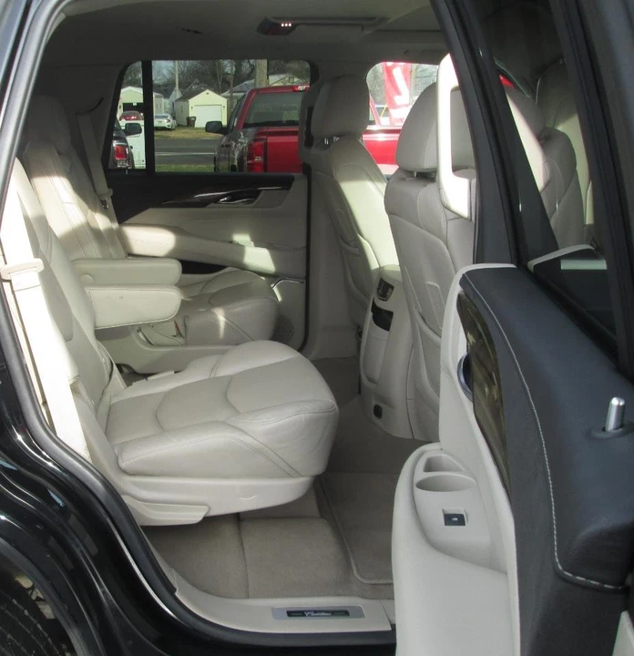 2019 Cadillac Escalade 4th Gen - Image 14 of 17