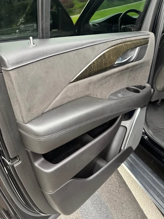 2019 Cadillac Escalade 4th Gen - Image 8 of 9
