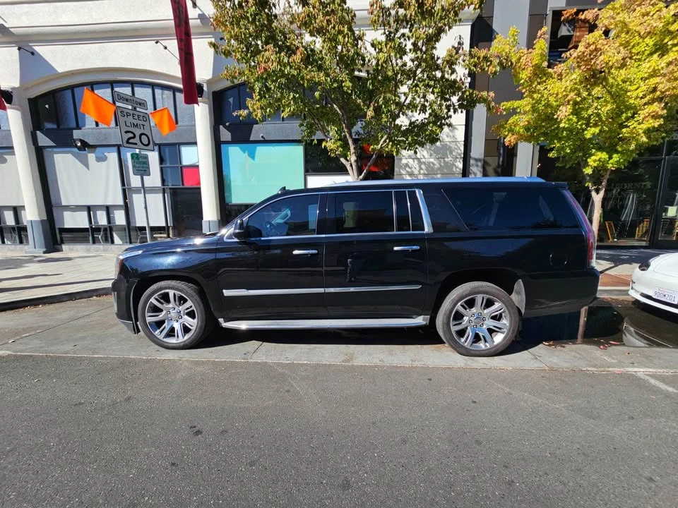 2019 Cadillac Escalade 4th Gen - Image 2 of 5