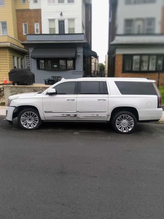 2019 Cadillac Escalade 4th Gen - Image 2 of 2