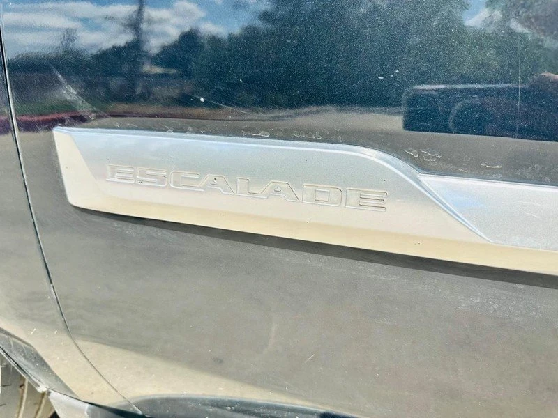 2019 Cadillac Escalade 4th Gen - Image 18 of 19