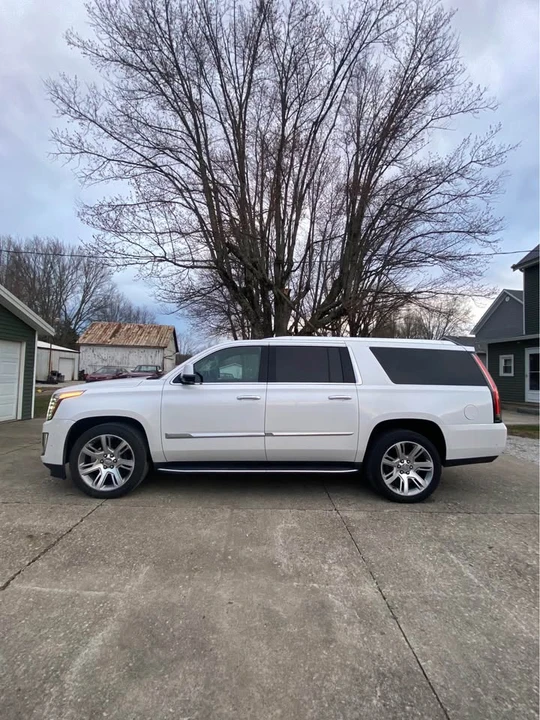 2019 Cadillac Escalade 4th Gen - Image 2 of 12