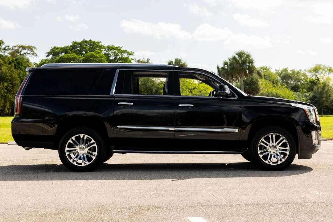 2019 Cadillac Escalade 4th Gen - Image 3 of 31
