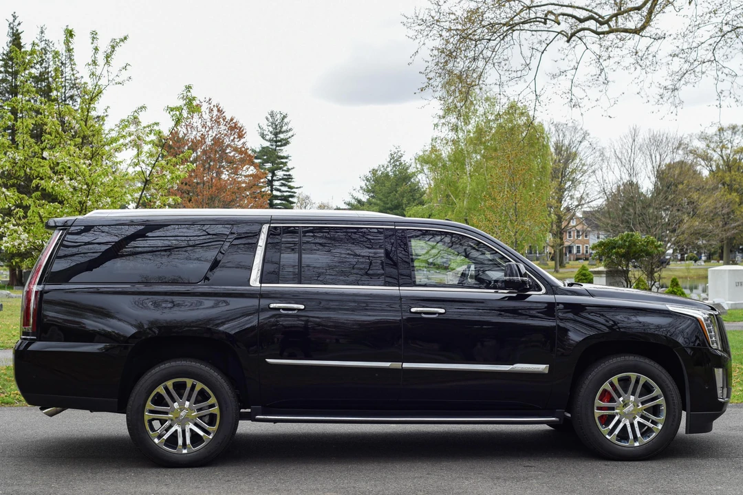 2019 Cadillac Escalade 4th Gen - Image 3 of 31