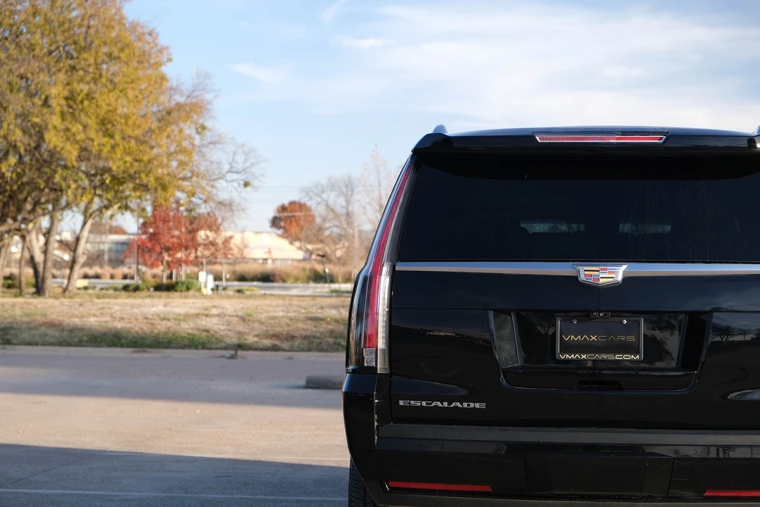 2019 Cadillac Escalade 4th Gen - Image 10 of 21