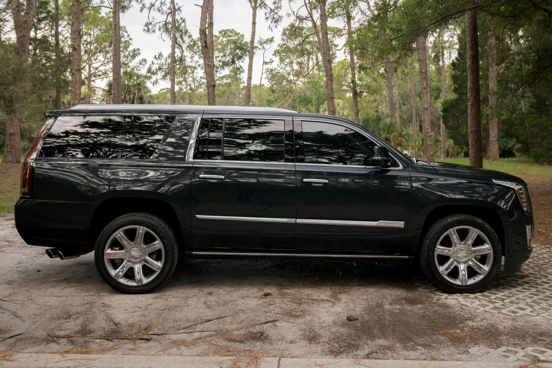 2019 Cadillac Escalade 4th Gen - Image 3 of 30